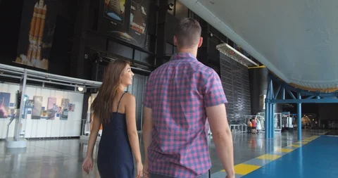 Couple at the U.S. Space &amp; Rocket Center in Huntsville, Alabama. Видео 119026554
