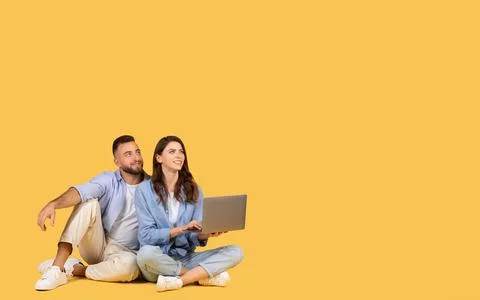 Couple using a laptop computer together Stock Photos