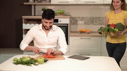 Couple Using Tablet as Cooking 動画素材 87284202