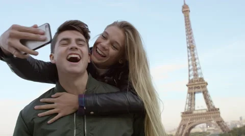 Couple visiting the Eiffel tower and taking selfies with each other. Stock Footage 63020549