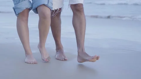 Couple walikng on the beach 2 Video stock 287968157