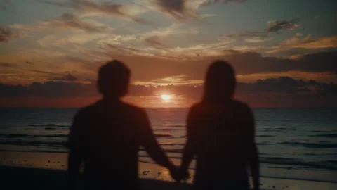 Couple walk towards the sun 스톡 동영상 307303863