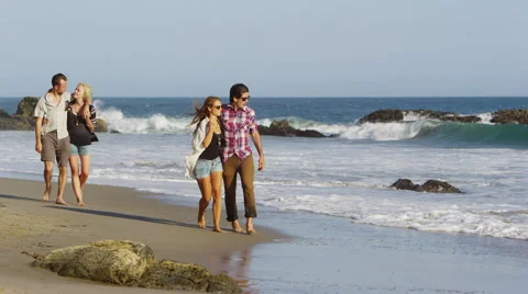 Couple walking along the beach Stock-Footage 62345189