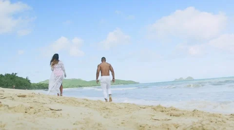 Couple walking away from the camera at the beach after a fight slow motion 動画素材 63355858