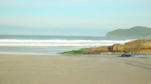 Couple walking on beach Stock-Footage 49942145