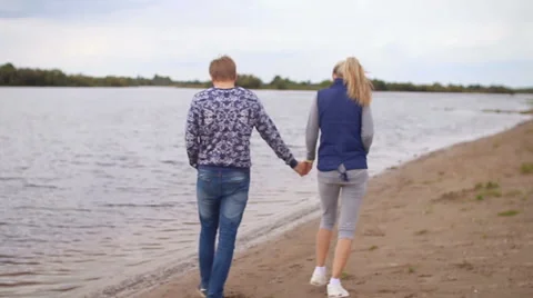 Couple walking on beach. Stock Footage 55553134