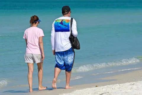 Couple Walking on Beach Foto stock