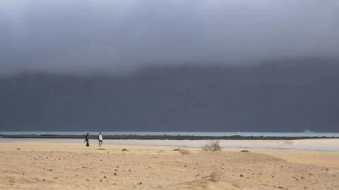 Couple Walking Beach With Timelapse Clouds Lanzarote Coast 스톡 동영상 331268526