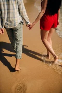 Couple walking from behind Foto stock