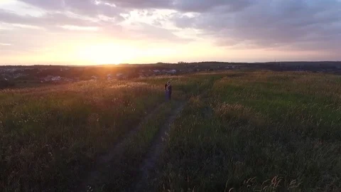 Couple walking in a field Stock-Footage 72636233
