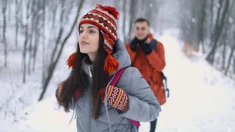 Couple Walking in Forest with Backpacks 库存影片 103772009
