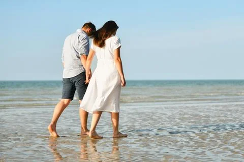 A couple walking on the ocean Foto stock