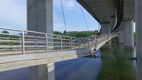 Couple walking over pedestrian bridge in Richmond Virginia Stock Footage 76945129