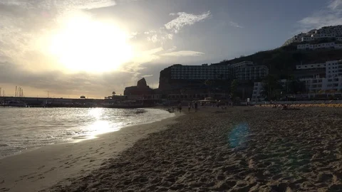 Couple walking in sunset on the beach in the evening in Puerto Rico Gran Canaria Video stock 86111764