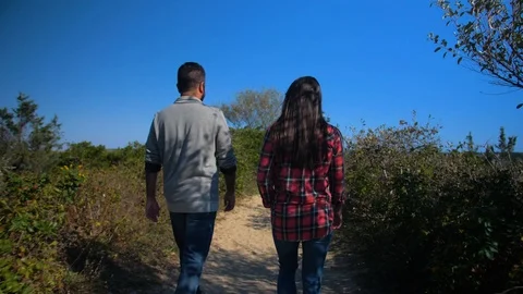 Couple Walks Path to Famous Lighthouse, Edgartown Harbor Light Martha's Vineyard 動画素材 102398861