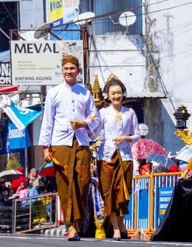 A couple with wedding dress from East Java Foto stock