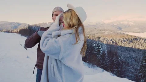 Couple in winter in the mountains Video stock 152811708