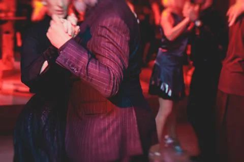 Couples dancing argentinian dance milonga in the ballroom, tango lesson in th Stock-Fotos