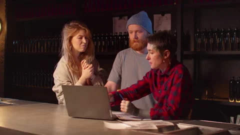 Couples do not like tattoos that a tattoo artist offers Stock Footage 131058450