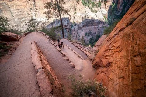 Couples epic summit to Angels Landing - Zion National Park Foto stock