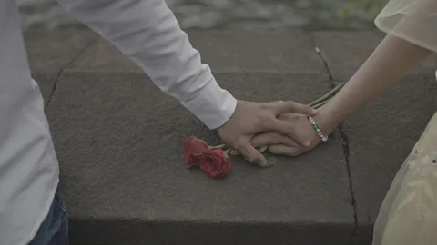Couples hand touching with roses on the rock Video stock 325421331
