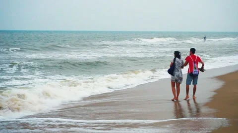 Couples lovers in beach romance Stockbeeldmateriaal 135379217