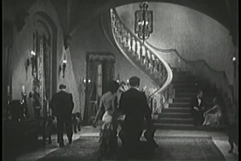 Couples walking in mansion Vídeos de archivo 11355562