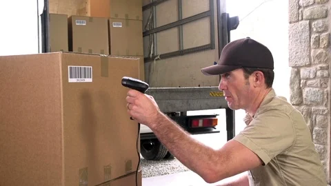 Courier / Delivery man using a barcode scanner &amp; clipboard with parcels. 스톡 동영상 125133164
