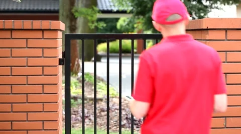 Courier ringing intercom Stock-Footage 40738802