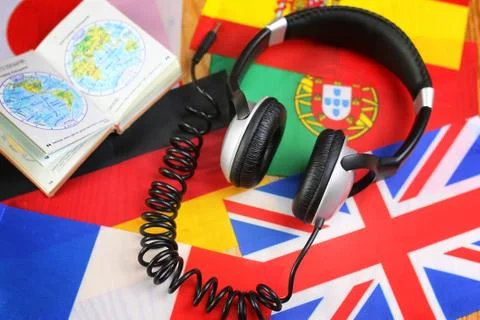 Course language headphone and flag on a table Foto stock