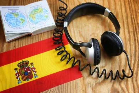 Course language headphone and flag on a table Foto stock