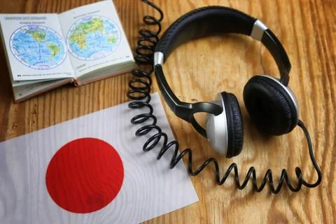 Course language headphone and flag on a table Foto stock