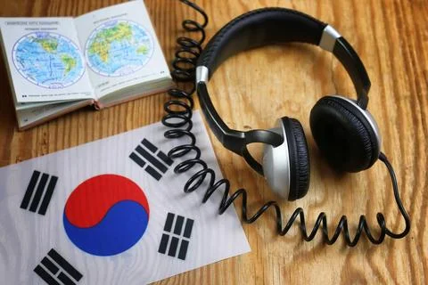 Course language headphone and flag on a table Stock Photos
