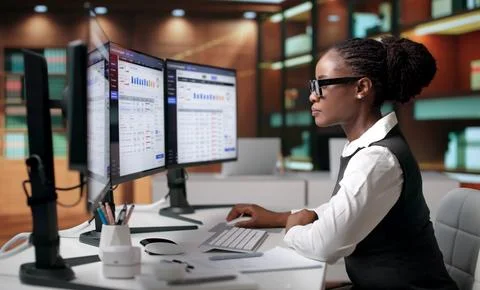 Court Clerk Efficiently Using Electronic Docket System For Managing Schedules Stock Photos