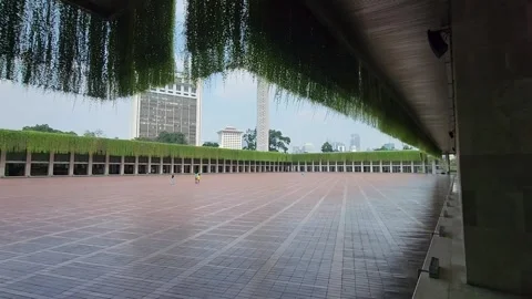 The courtyard of the mosque is very spacious Stock Footage 297763196
