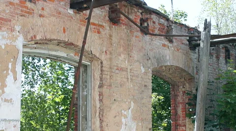 Courtyard of an old building, large Windows, on a background of green plants Stock-Footage 57325193