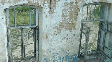 Courtyard of an old building, large Windows, on a background of green plants Stock-Footage 57325220