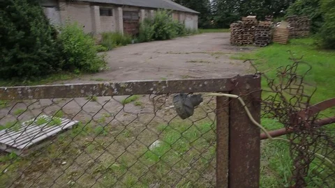 Courtyard of a technical room Vidéo 77974468