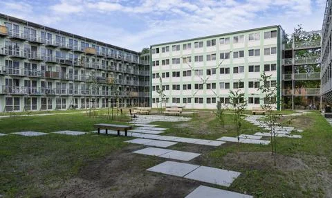 A courtyard view between two temporary container apartment buildings in Utrec Fotos Stock