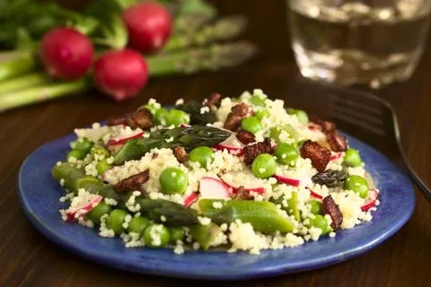 Couscous Asparagus Pea Radish Bacon Salad Foto stock
