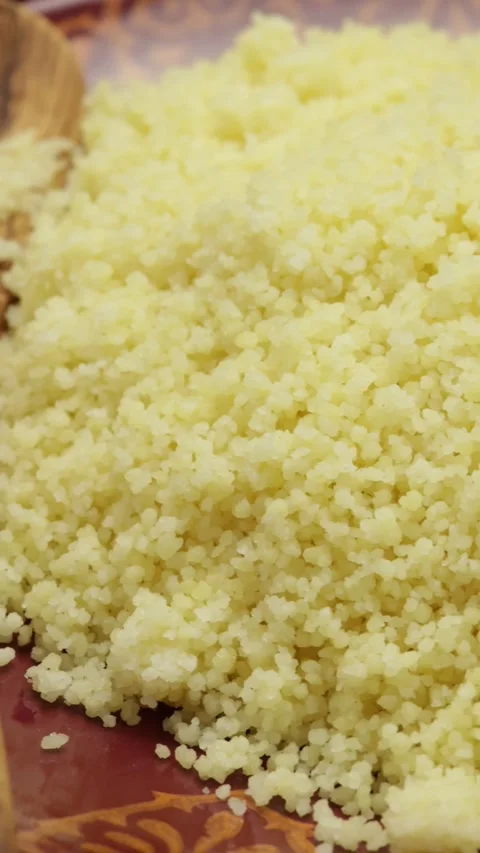 Couscous, close-up, on a plate Vidéo 296106686