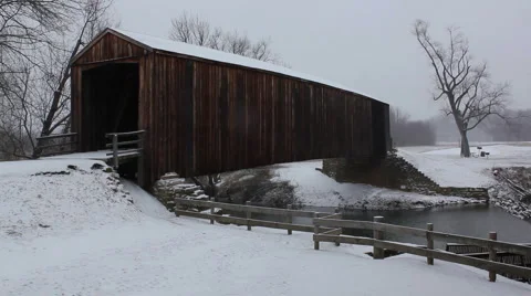 Covered Bridge snowing Video stock 1091245