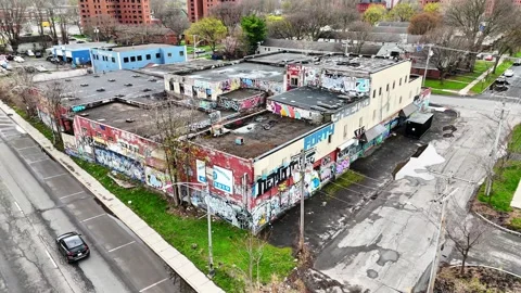 Covered in Graffiti - Syracuse, NY Vidéo 335797545