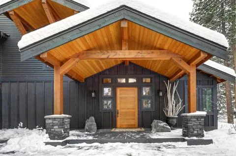Covered Porch With Solid Wood Column And Natural Stone Pedestal Cover. Gray e Stock Photos