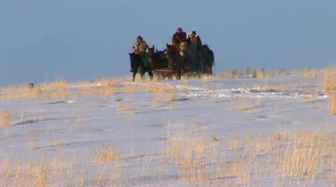 Covered Wagon in winter on western plains Video stock 11364376