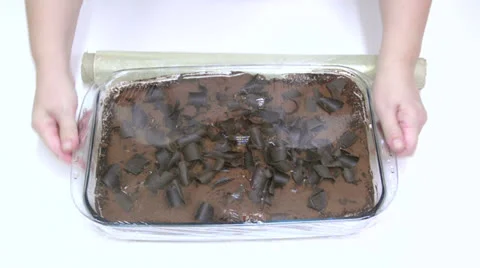 Covering tiramisu with plastic wrap Video stock 25795675