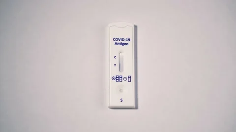 Covid-19 antigen test becomes negative after sample is administered. 스톡 동영상 146773205