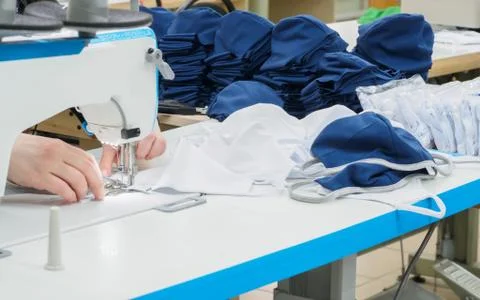 Covid-19, close up of sewing process on the overlock in the sewing shop. Tail Foto stock