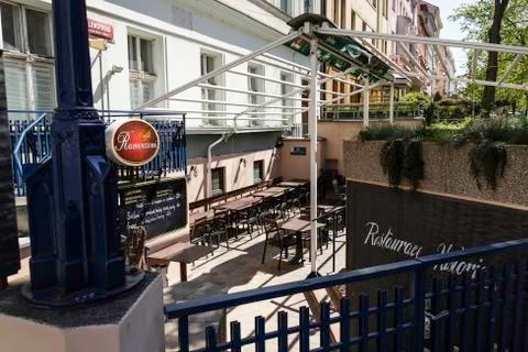 Covid-19 closed down empty outdoor restaurant Stock Photos