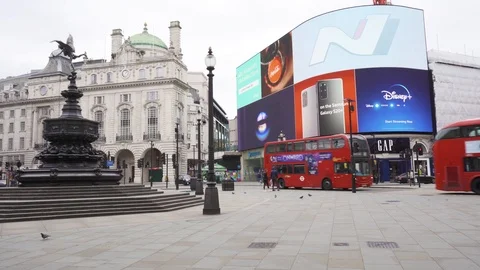Covid-19 Empty Piccadilly Circus - Tourists disappear due to London Lockdown Video stock 127245356